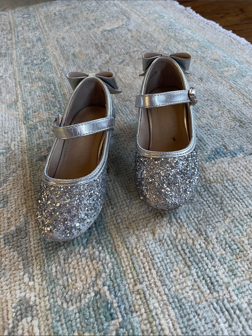 Girls' Silver Glitter Mary Jane Shoes with Bow and a Small Heel